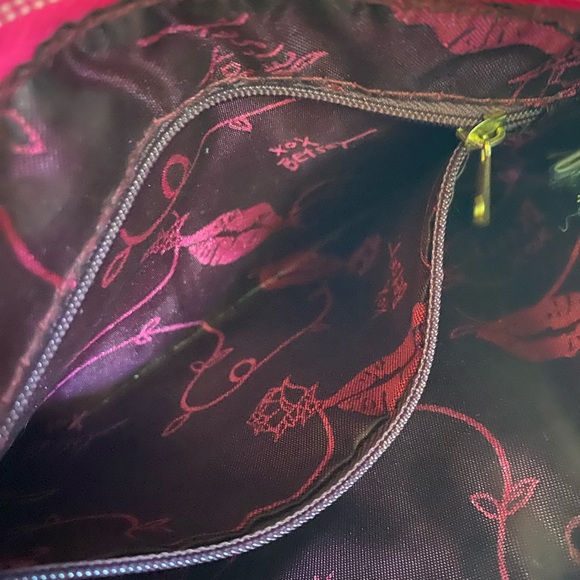 BETSEY JOHNSON Black & White
Polka Dot “J” Bownanza Wallet
Wristlet 9" x 6". - Picture 10 of 16